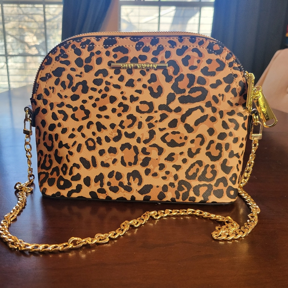 Steve Madden leopard and gold hardware crossbody bag. Excellent condition.